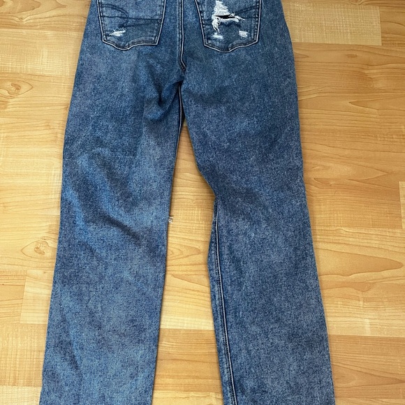 American Eagle Ripped High Rise Jeans - Picture 5 of 5